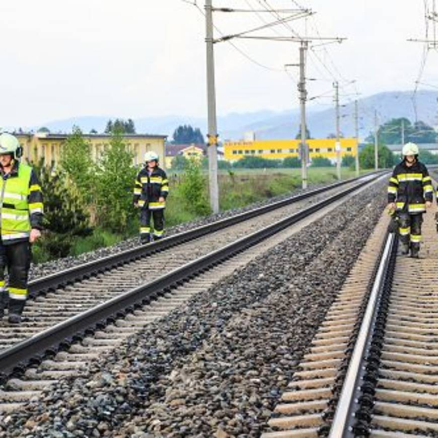 Suchaktion im Gleisbereich